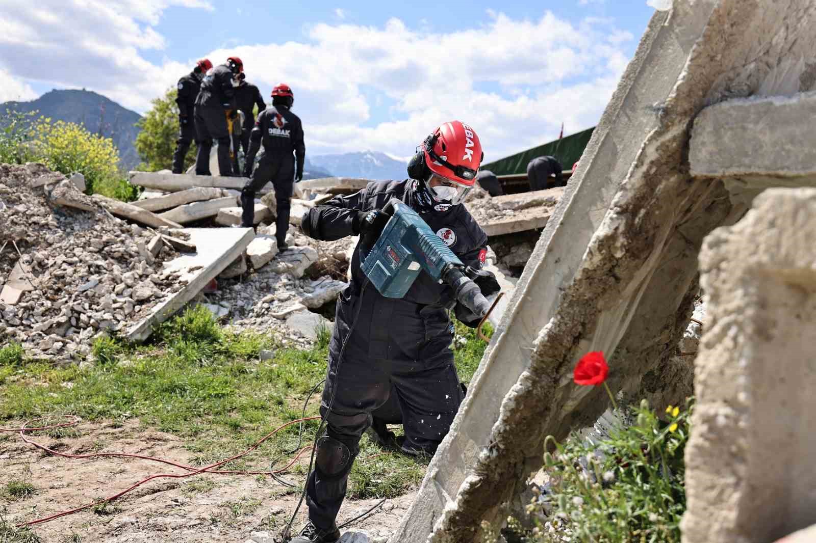 Büyükşehir DEBAK ekibi, eğitimlerini aralıksız sürdürüyor
