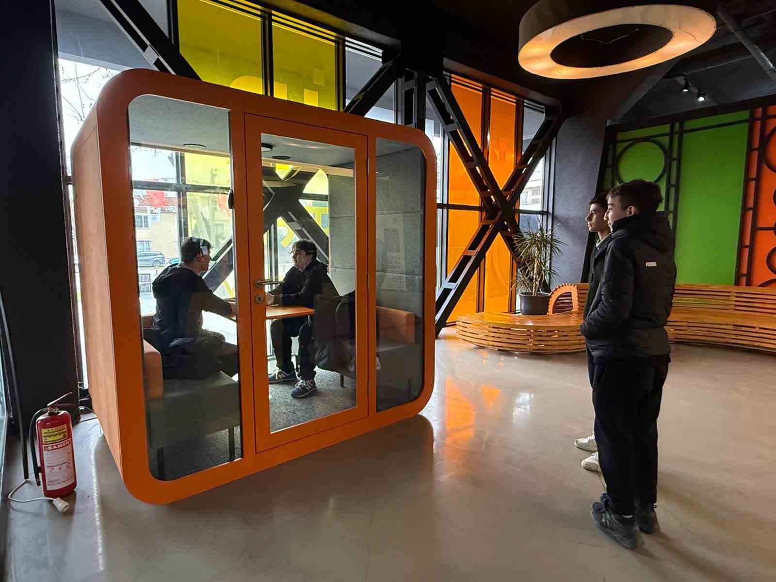 Büyükşehir DİGEM’de gençleri teknolojiyle buluşturdu
