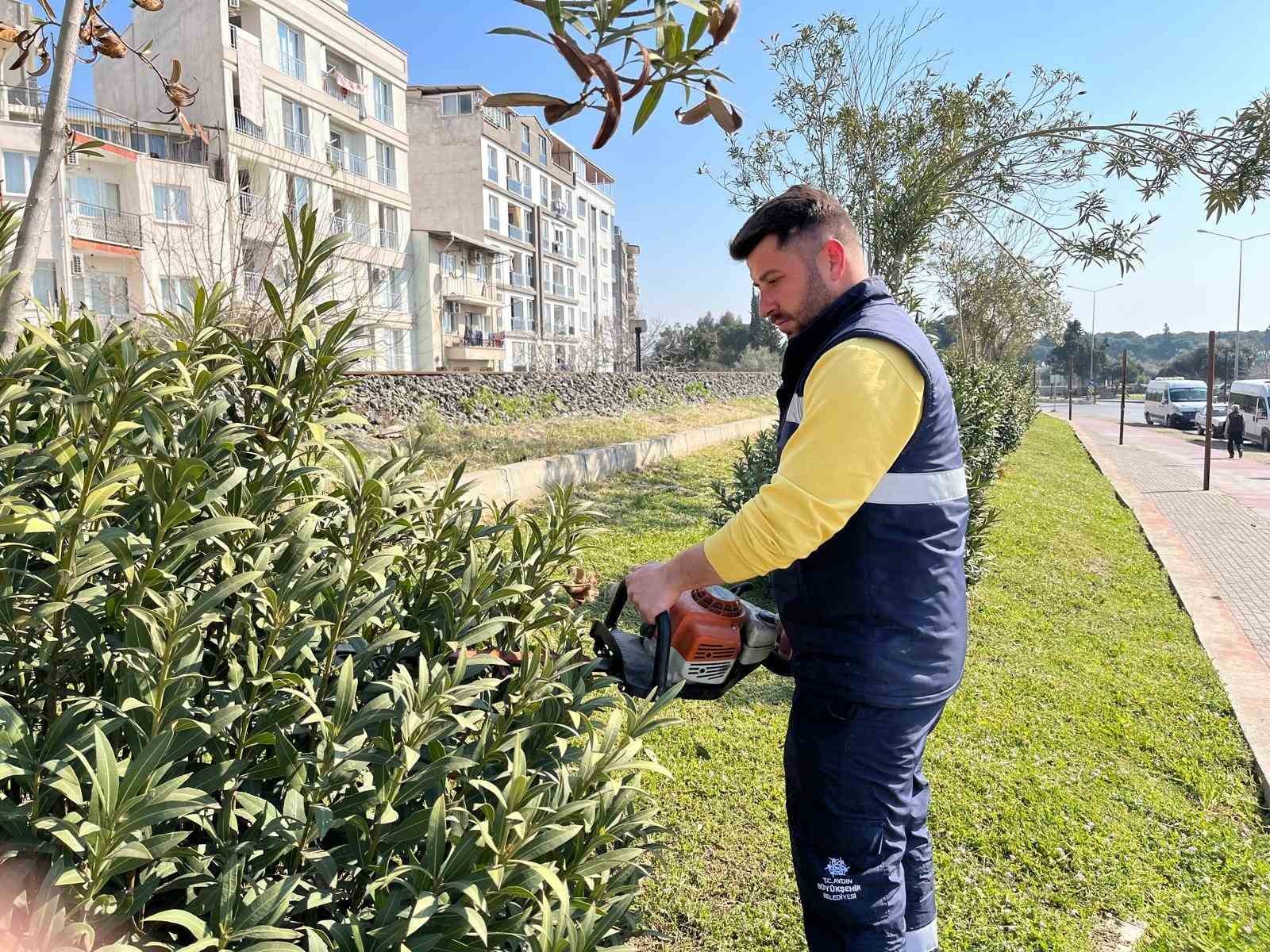 Büyükşehir ekipleri Efeler’i bayrama hazırlıyor
