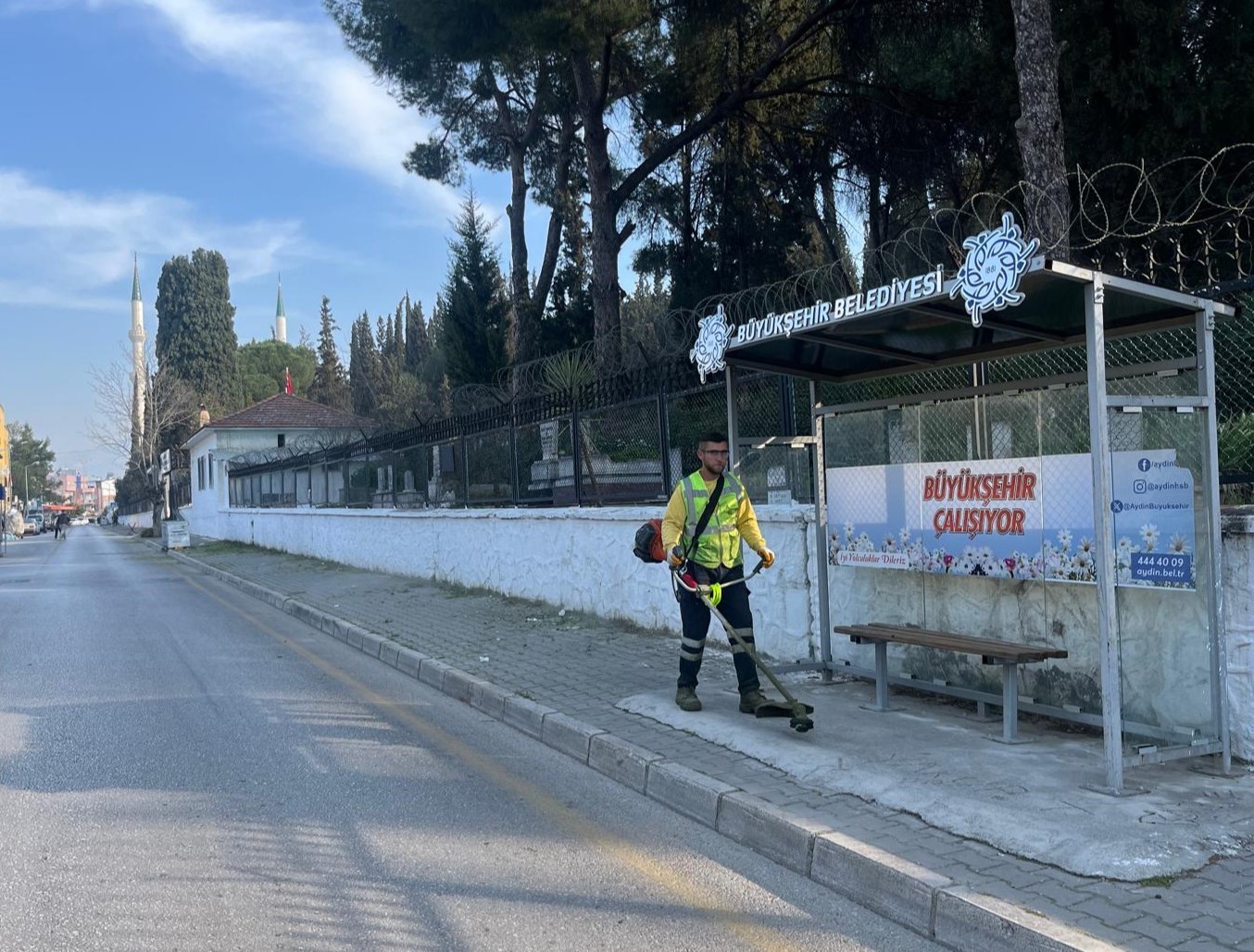 Büyükşehir ekipleri Efeler’i bayrama hazırlıyor
