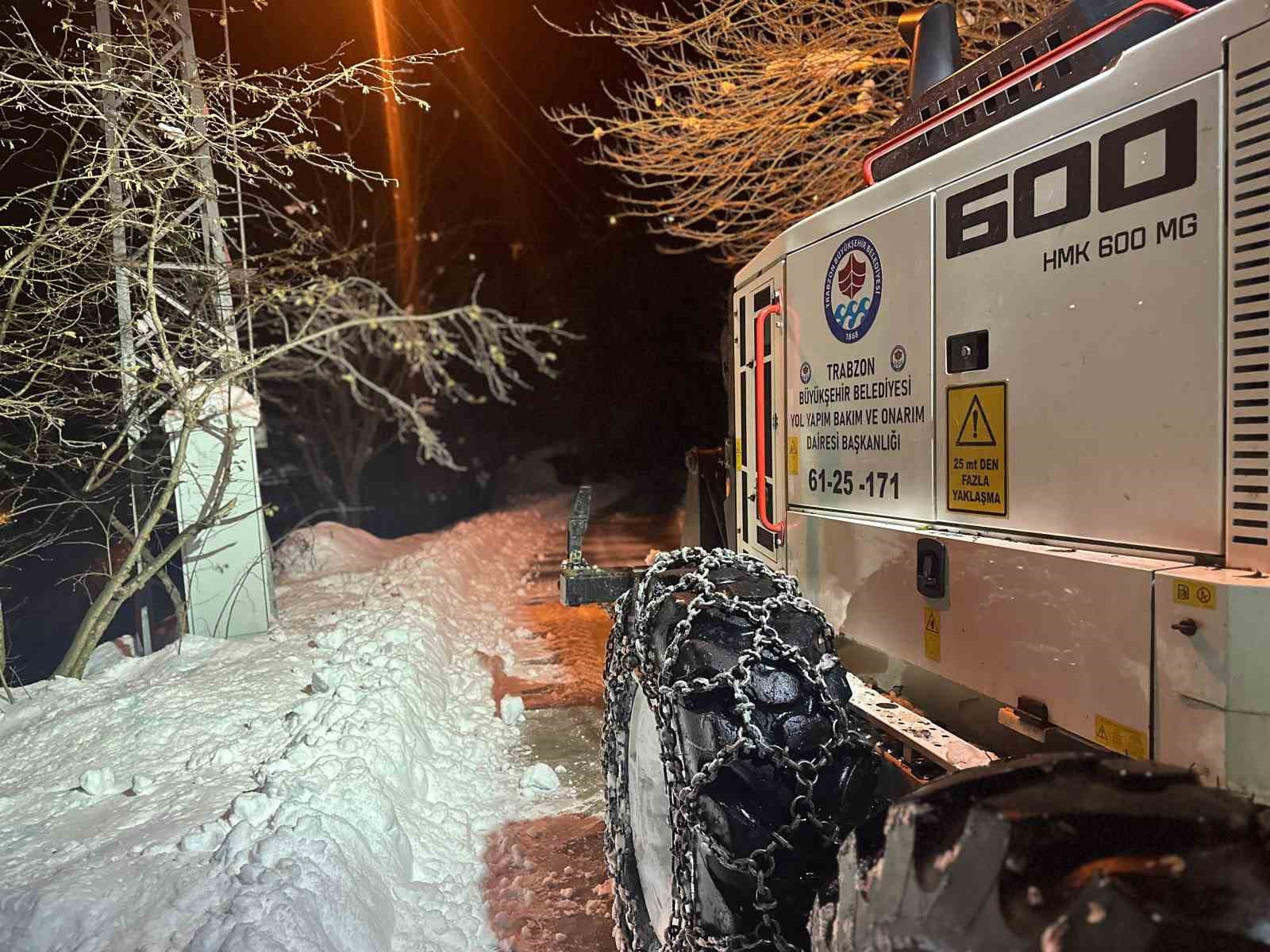Büyükşehir ekipleri kapalı yol bırakmadı
