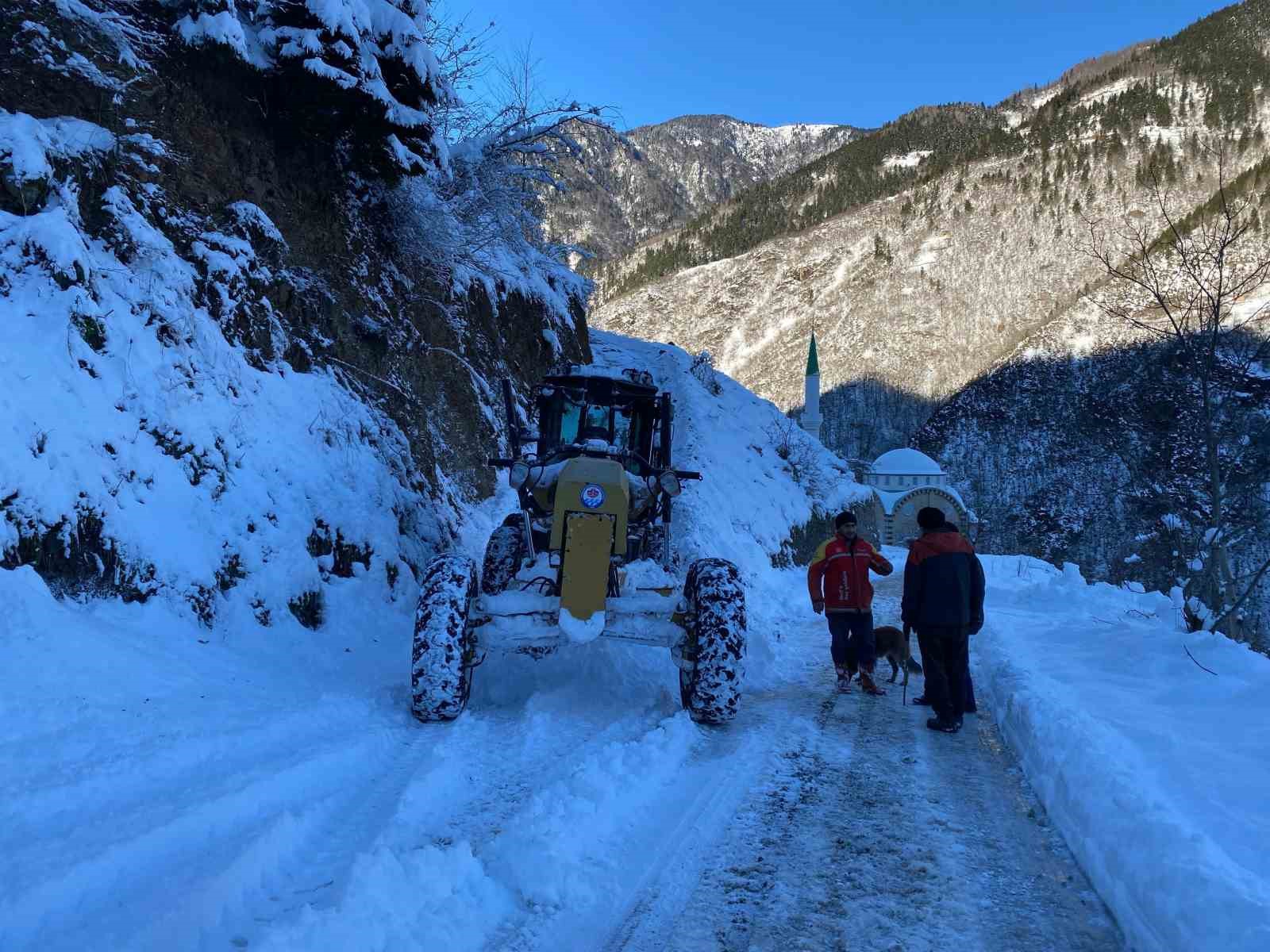 Büyükşehir ekipleri kapalı yol bırakmadı
