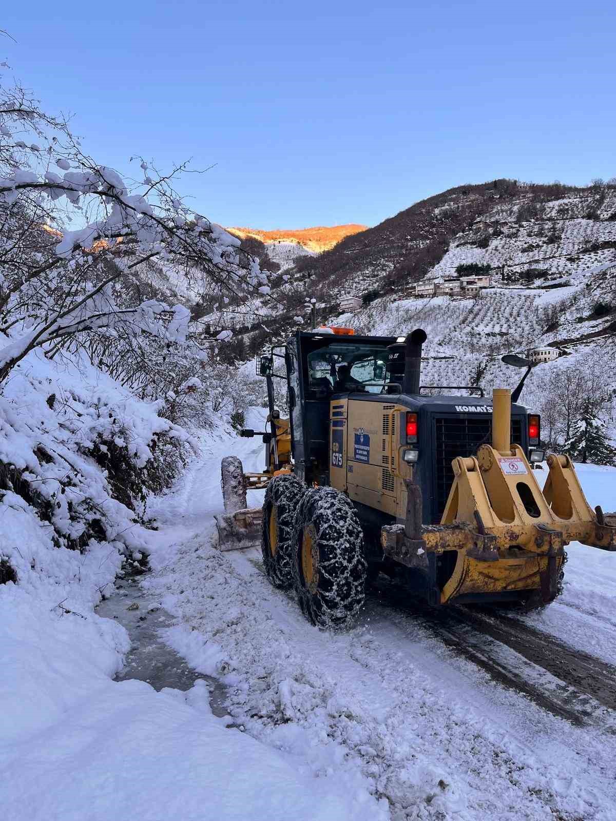 Büyükşehir ekipleri kapalı yol bırakmadı
