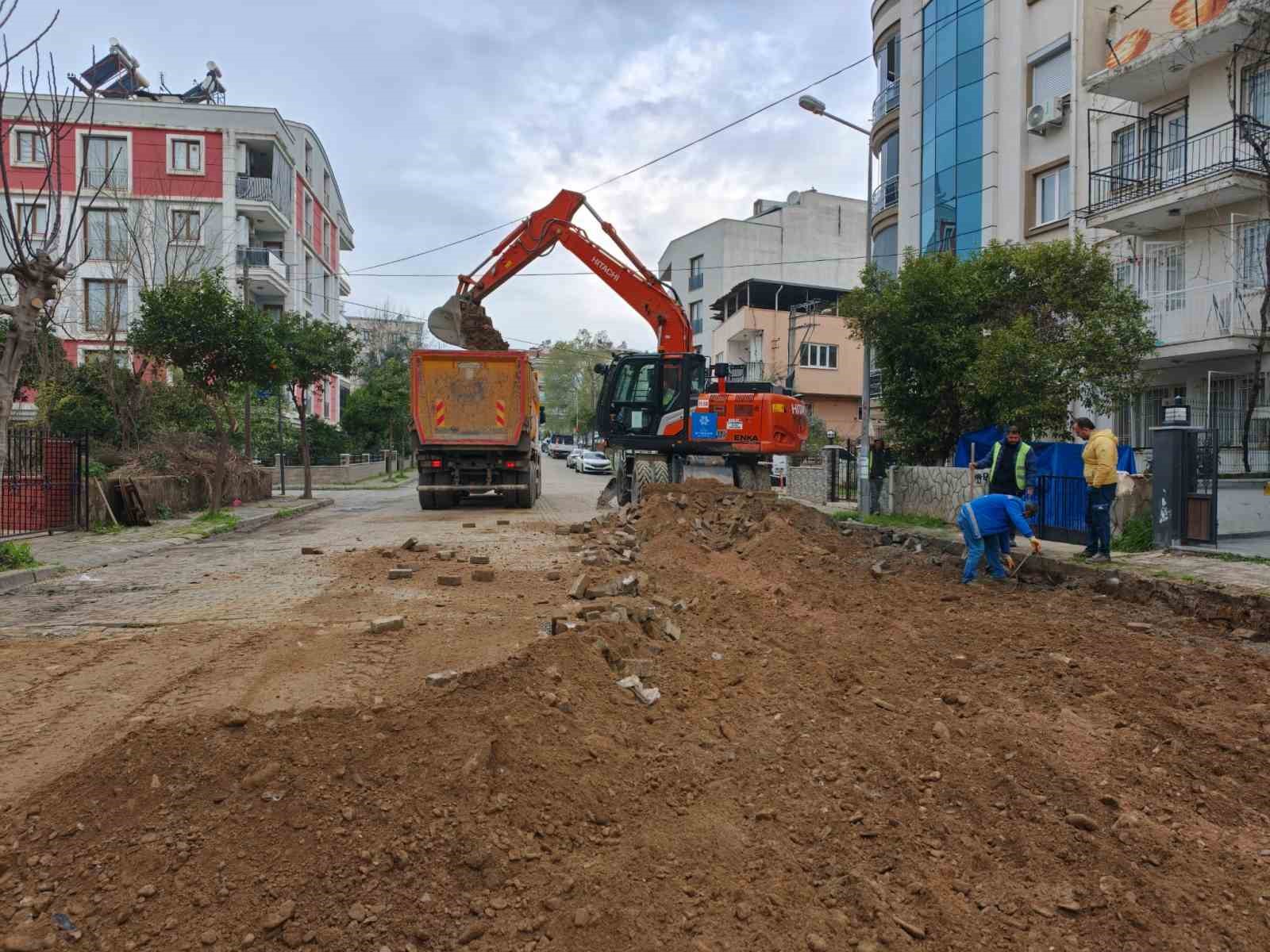 Büyükşehir ekipleri kentin dört bir yanında çalışmalarını sürdürüyor
