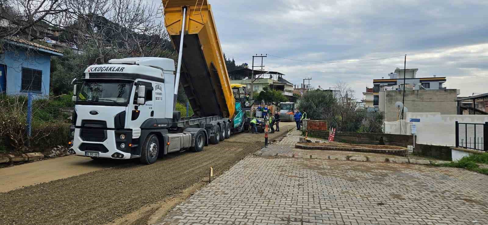 Büyükşehir ekipleri kentin dört bir yanında çalışmalarını sürdürüyor

