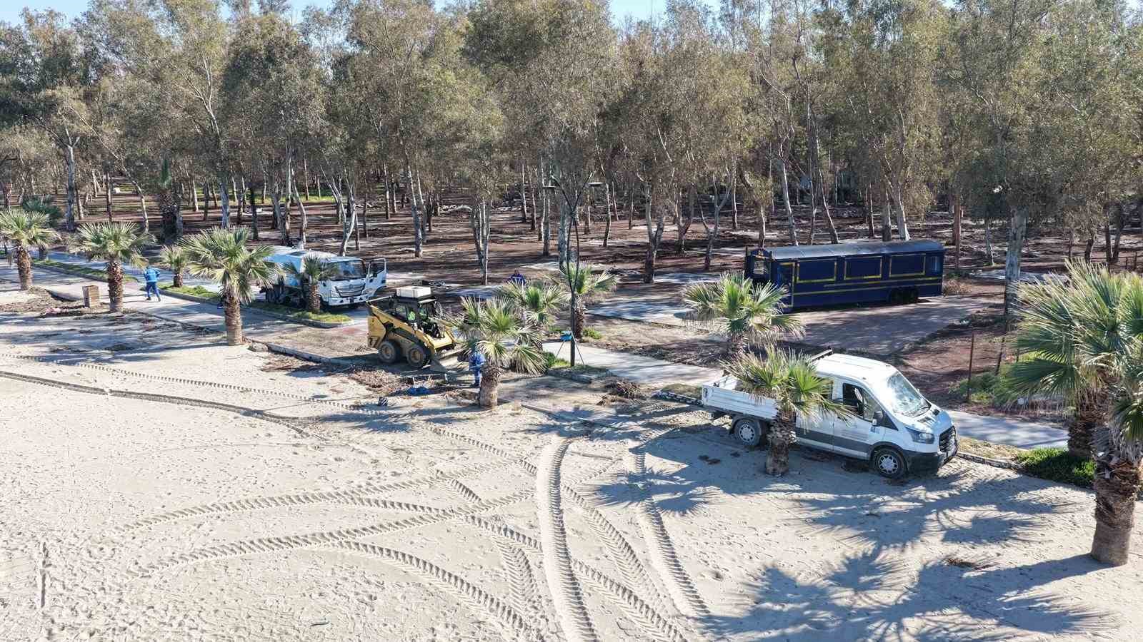 Büyükşehir ekipleri Sevgi Yolu’nu temizledi

