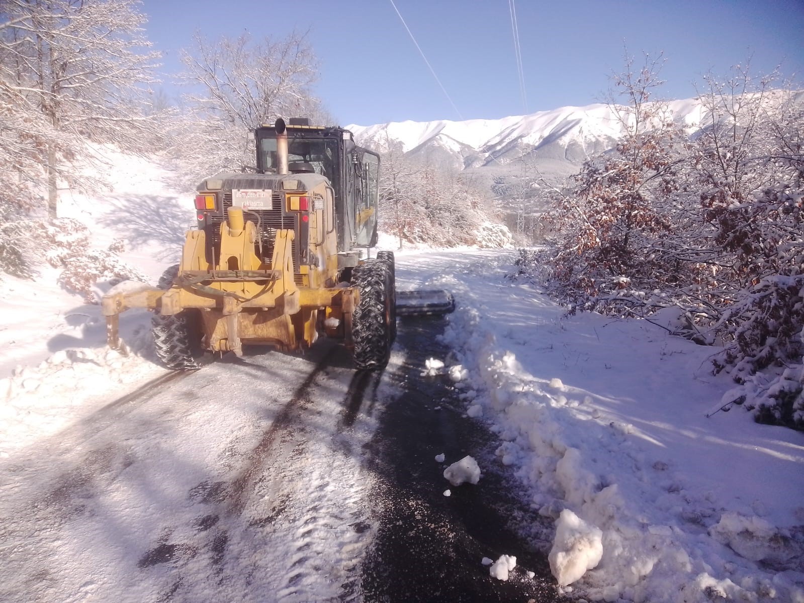 Büyükşehir ekiplerinden kar mesaisi
