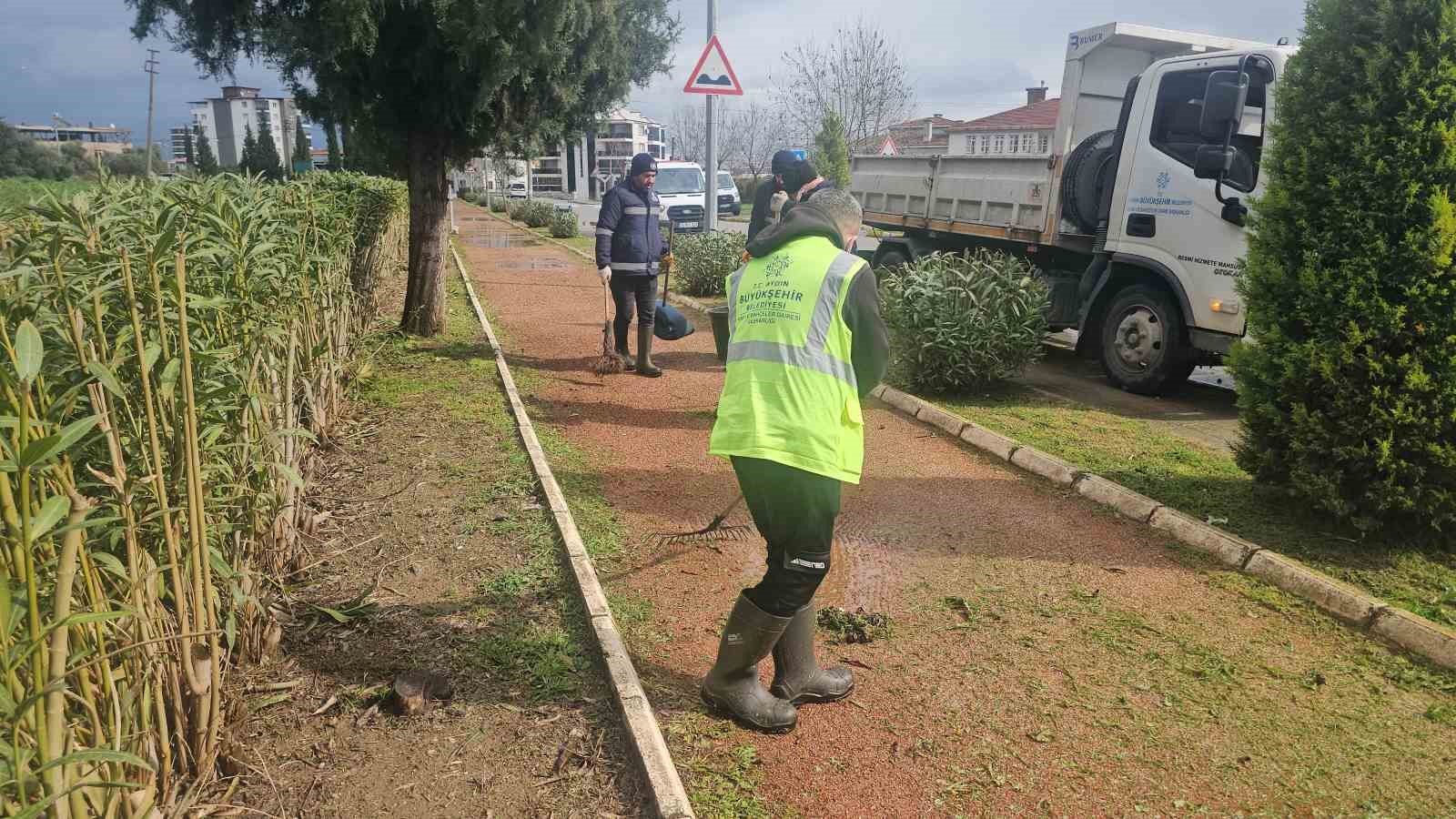 Büyükşehir ekiplerinden Nazilli yürüyüş yolunda bakım çalışması
