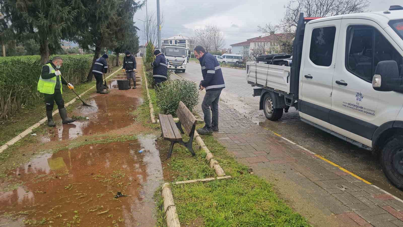 Büyükşehir ekiplerinden Nazilli yürüyüş yolunda bakım çalışması
