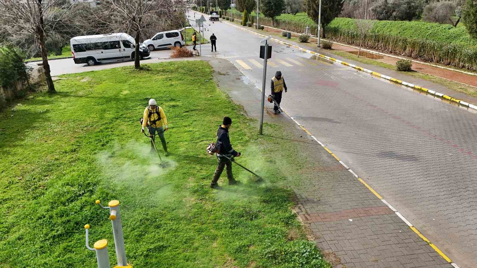 Büyükşehir ekiplerinden Nazilli yürüyüş yolunda bakım çalışması
