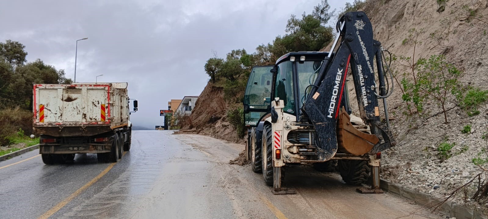 Büyükşehir ekiplerinden ’yağış’ mesaisi
