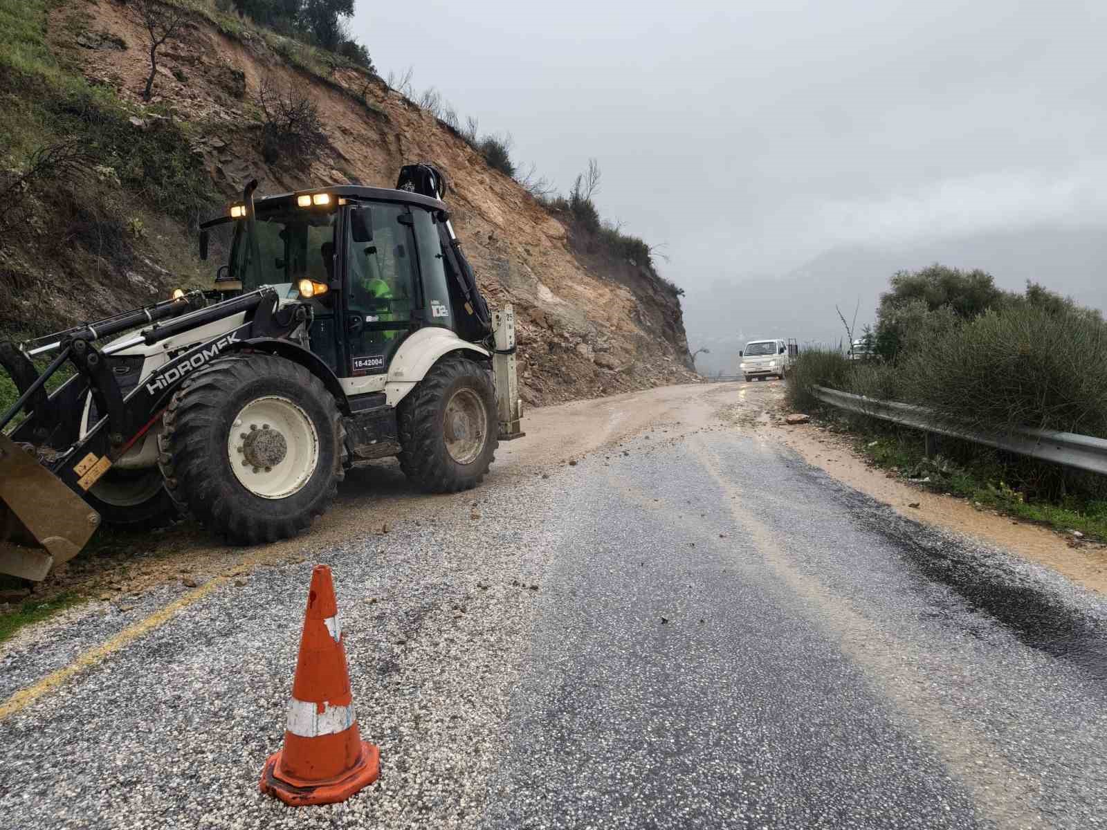 Büyükşehir ekiplerinden ’yağış’ mesaisi
