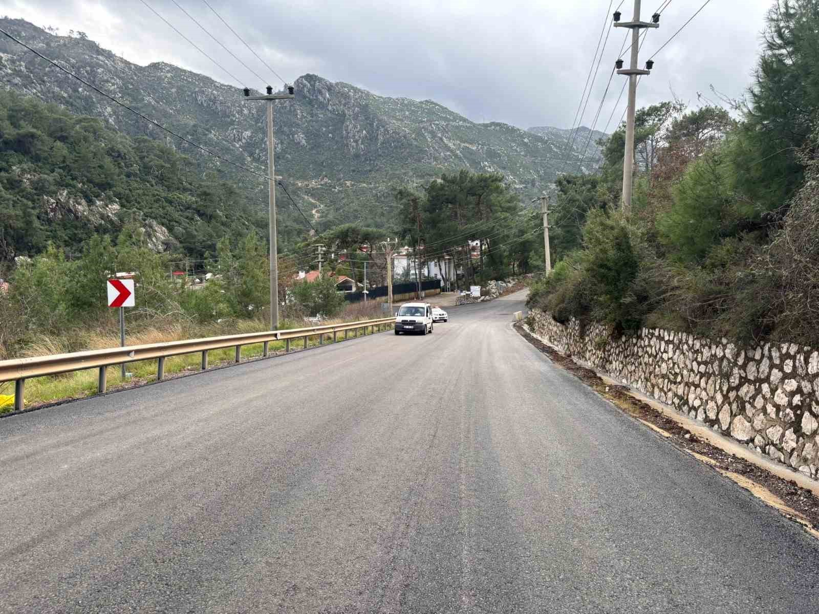 Büyükşehir, İçmeler Asparan Turunç yol ayrımını yeniledi
