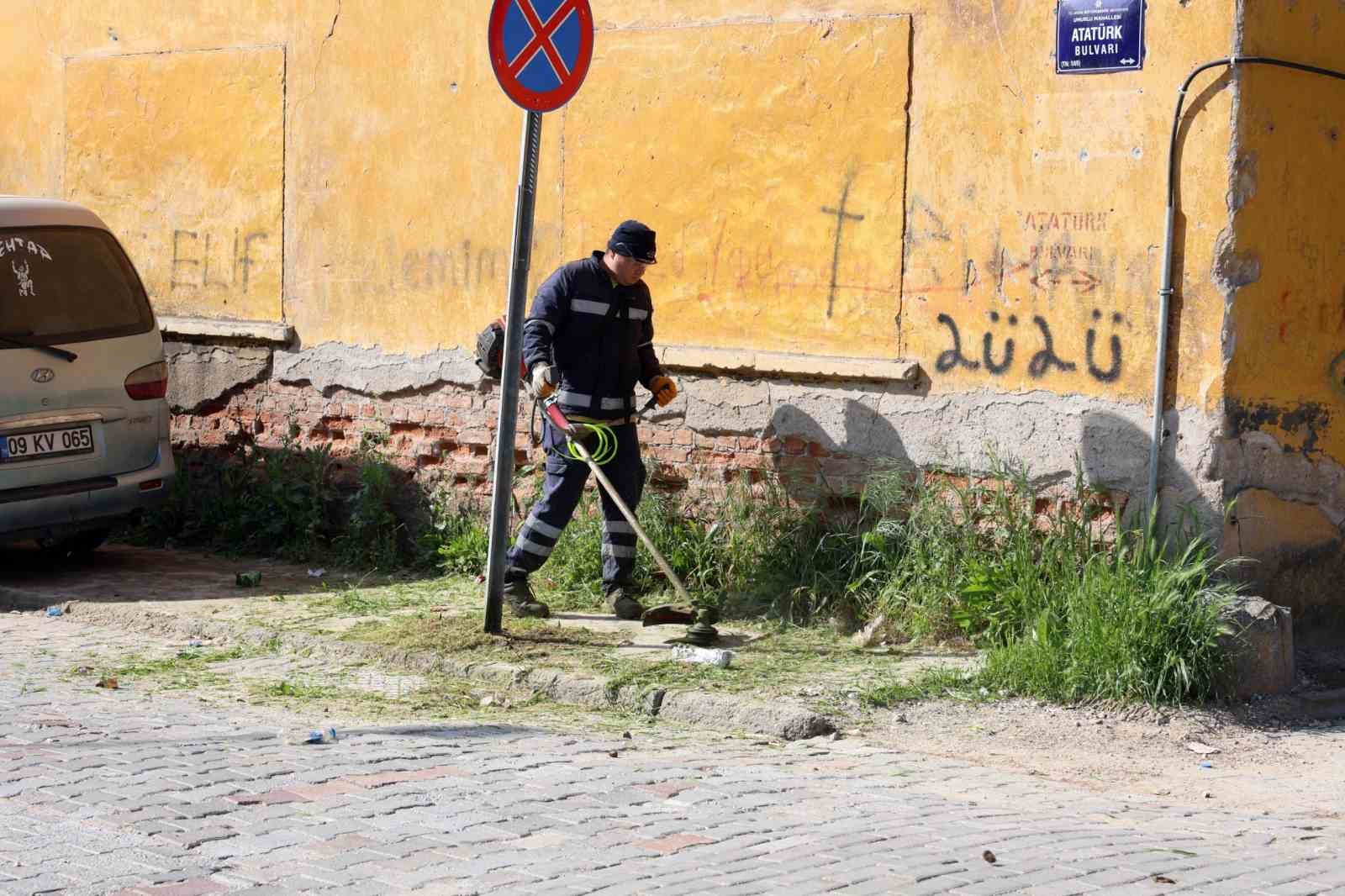Büyükşehir il genelinde çalışmalarını sürdürüyor
