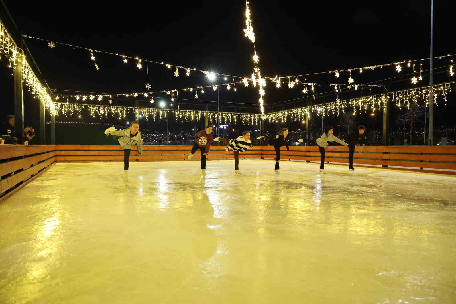 Büyükşehir ile açık hava buz pisti heyecanı başlıyor
Büyükşehir ile açık hava buz pisti heyecanı başlıyor