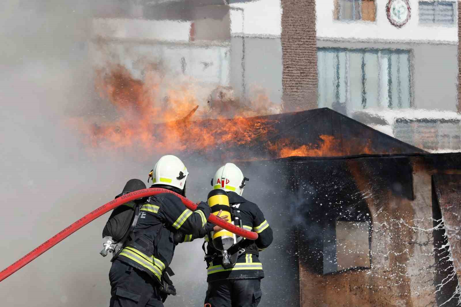 Büyükşehir itfaiyesi 4 bin 811 olaya müdahale etti
