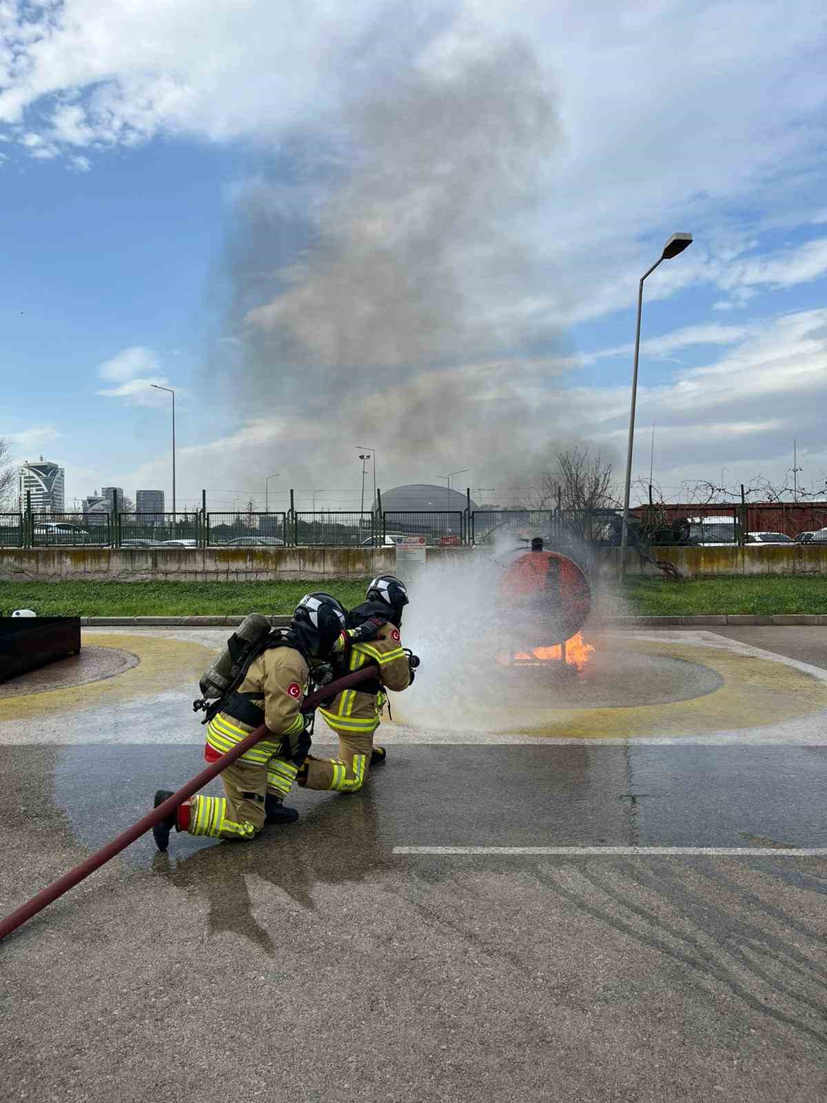 Büyükşehir İtfaiyesi’nden Koç Üniversitesi personeline eğitim

