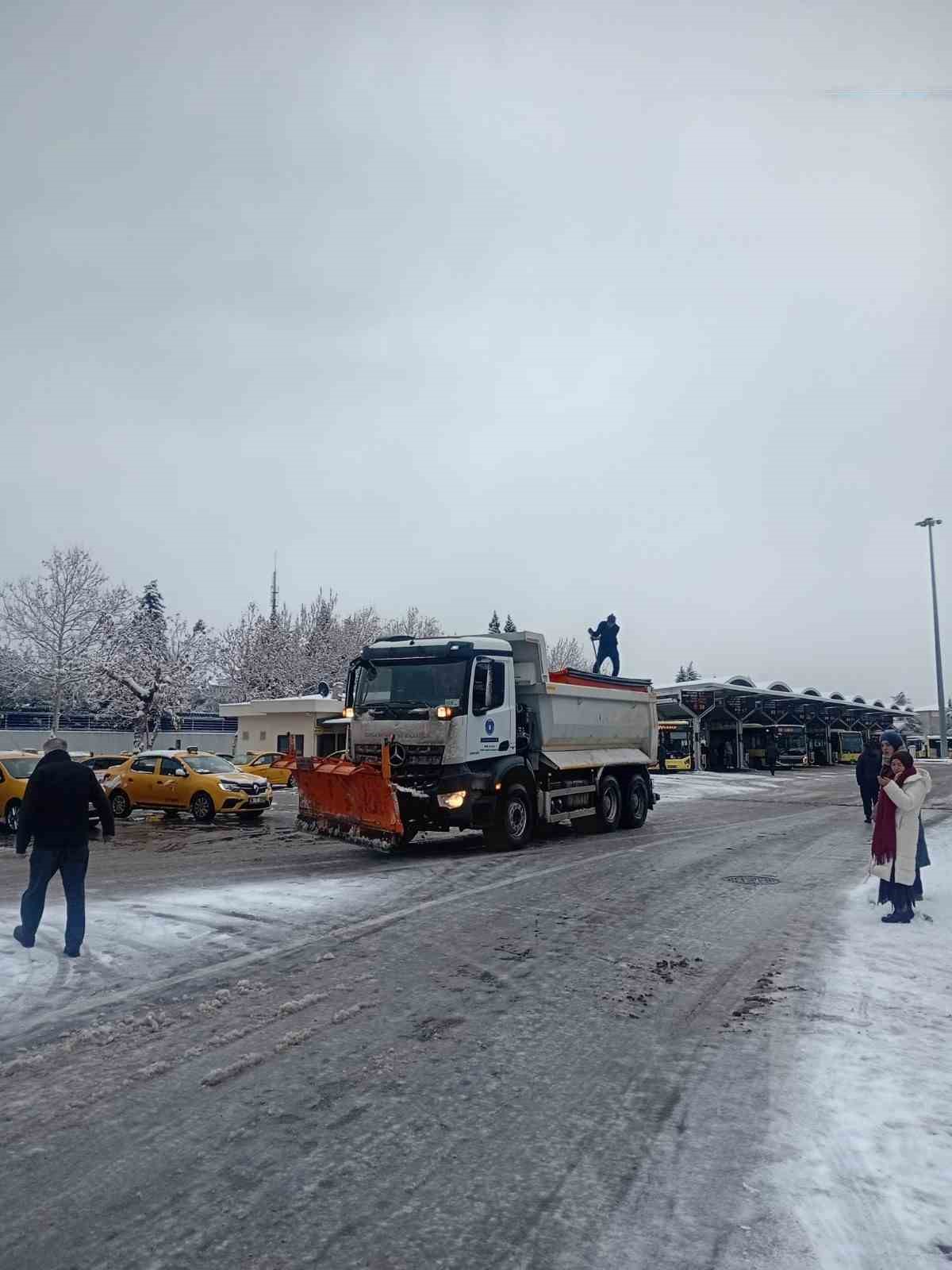 Büyükşehir kar ve lodosa geçit vermedi
Büyükşehir kar ve lodosa geçit vermedi