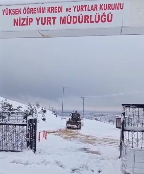 Büyükşehir, karla mücadele için tüm ilçelerde eş zamanlı sahada
Büyükşehir, karla mücadele için tüm ilçelerde eş zamanlı sahada