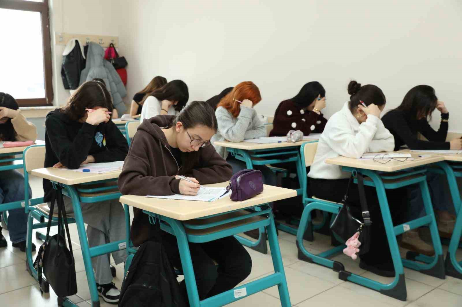 Büyükşehir KAYMEK’ten MSÜ sınavına hazırlık yolunda ücretsiz deneme sınavı
