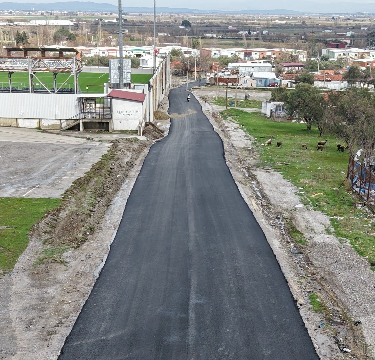 Büyükşehir kendi asfaltını yollarda kullanmaya başladı
