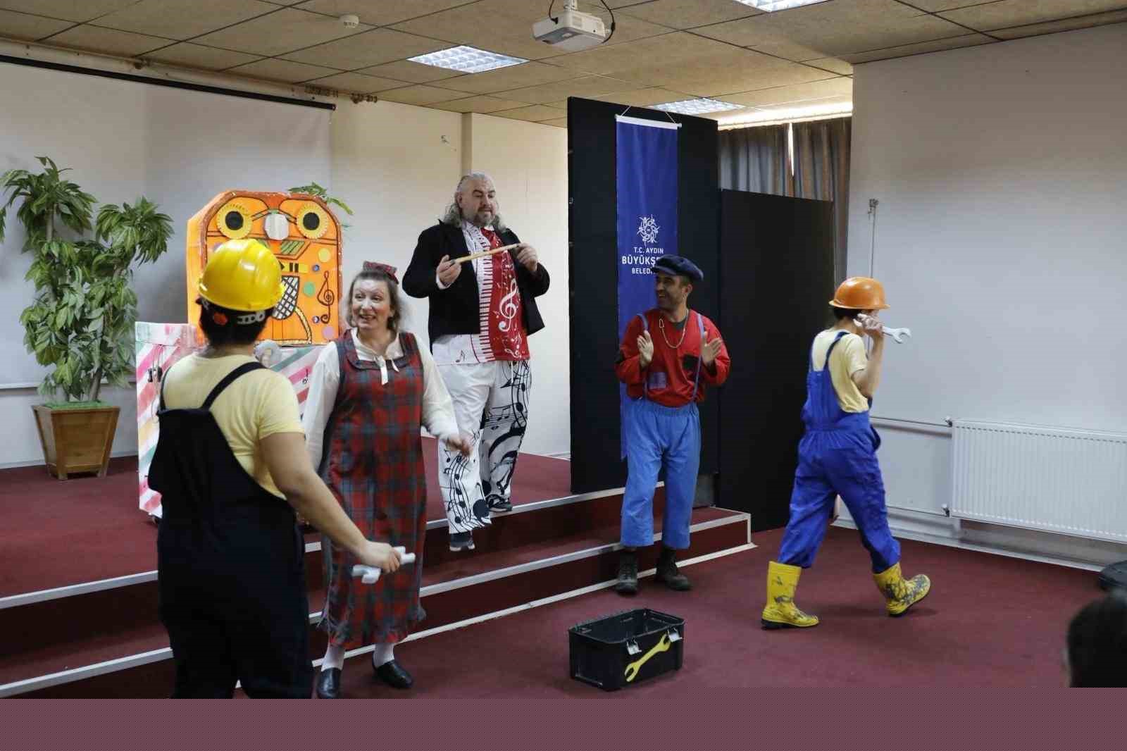 Büyükşehir, Köşklü minikleri tiyatroyla buluşturdu
