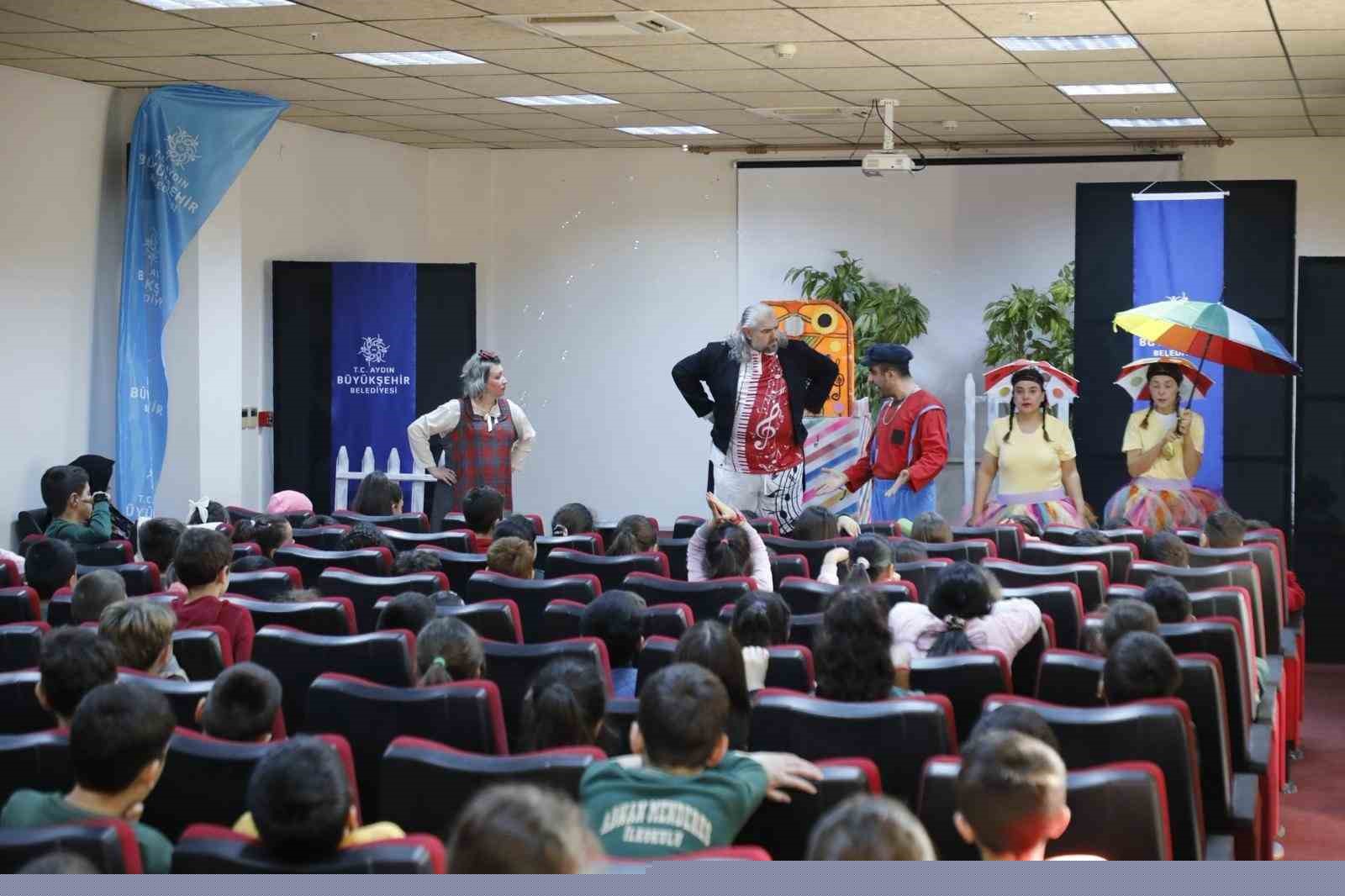 Büyükşehir, Köşklü minikleri tiyatroyla buluşturdu

