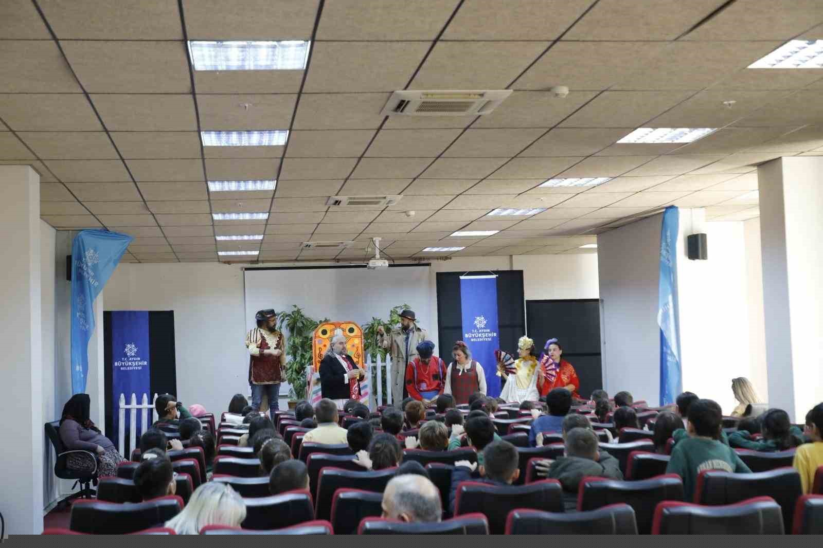 Büyükşehir, Köşklü minikleri tiyatroyla buluşturdu
