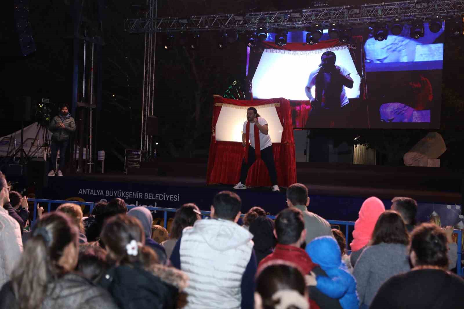 Büyükşehir Mobil Aşevi’nden sıcak yemek ikramı
