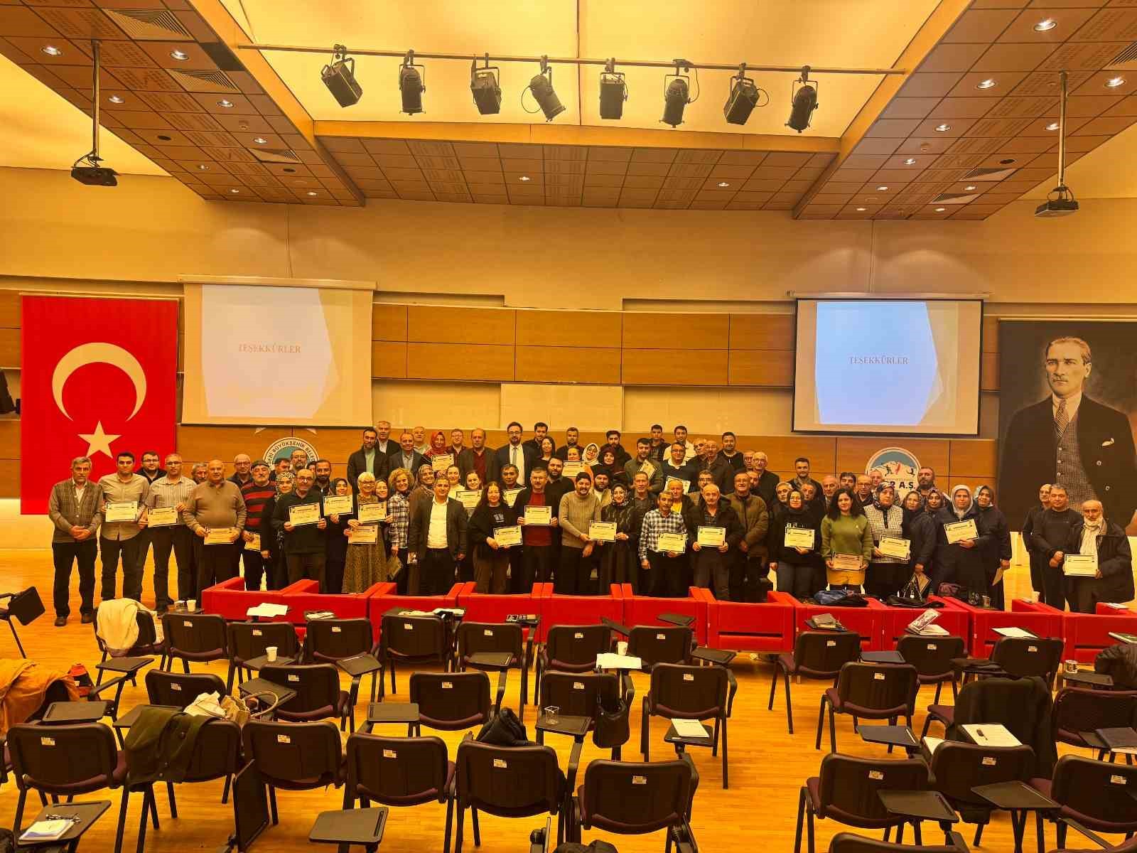 Büyükşehir, organik tarım eğitimi alan kursiyerlere sertifikalarını verdi
