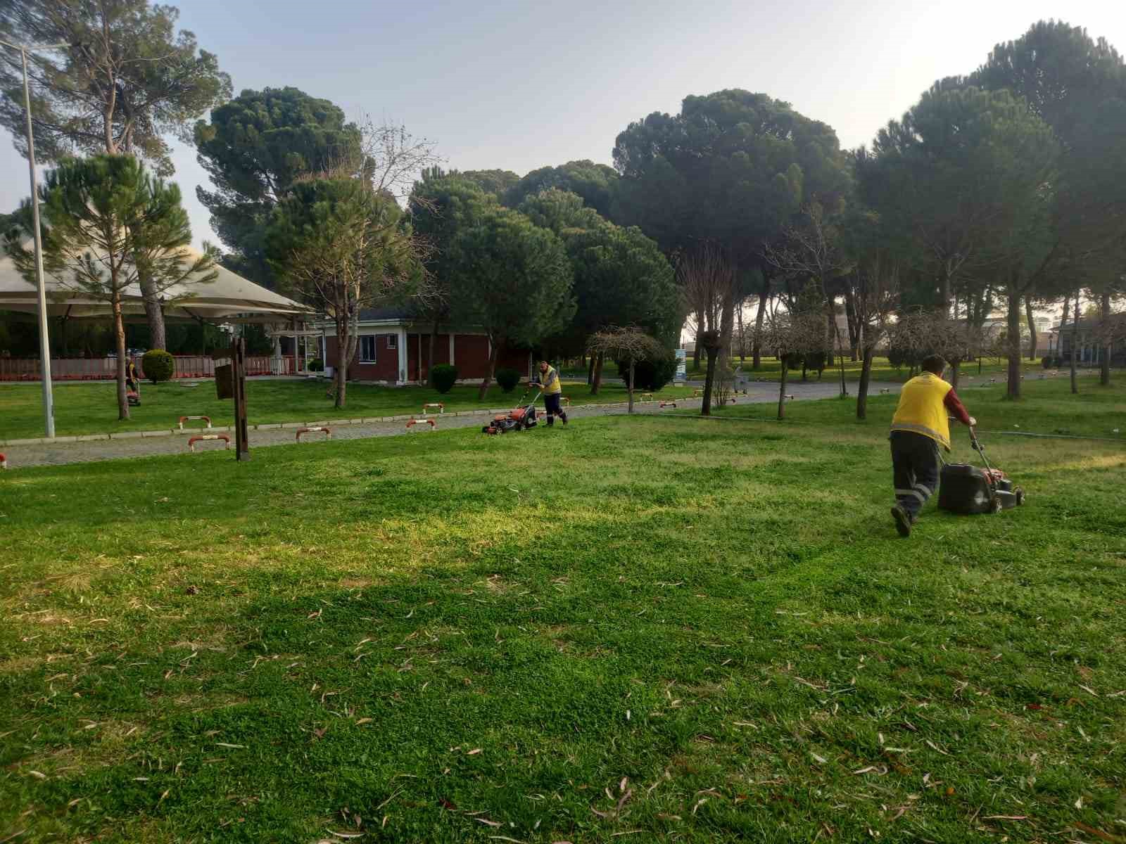 Büyükşehir sahaya indi, Nazilli bayrama hazırlandı
