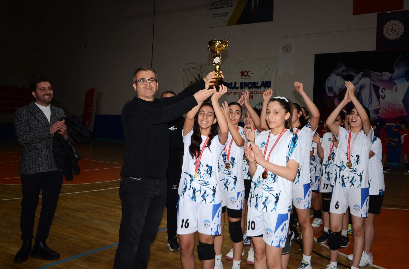 Büyükşehir Spor A.Ş. Kız Hentbol Takımı, Kayseri İl Birincisi oldu
