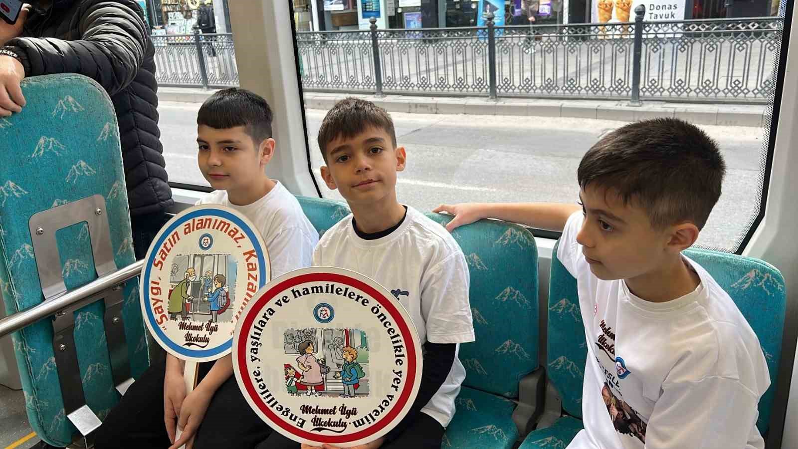 Büyükşehir Ulaşım A.Ş. ile ‘Nezaket Yolda Kalmasın’ projesini hayata geçirdi
