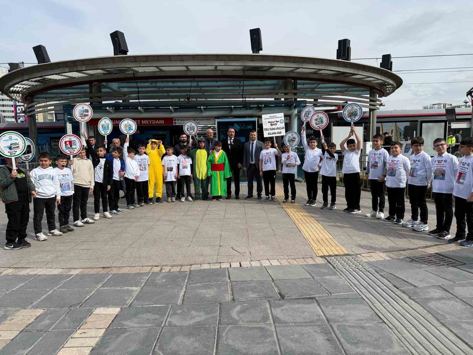 Büyükşehir Ulaşım A.Ş. ile ‘Nezaket Yolda Kalmasın’ projesini hayata geçirdi
