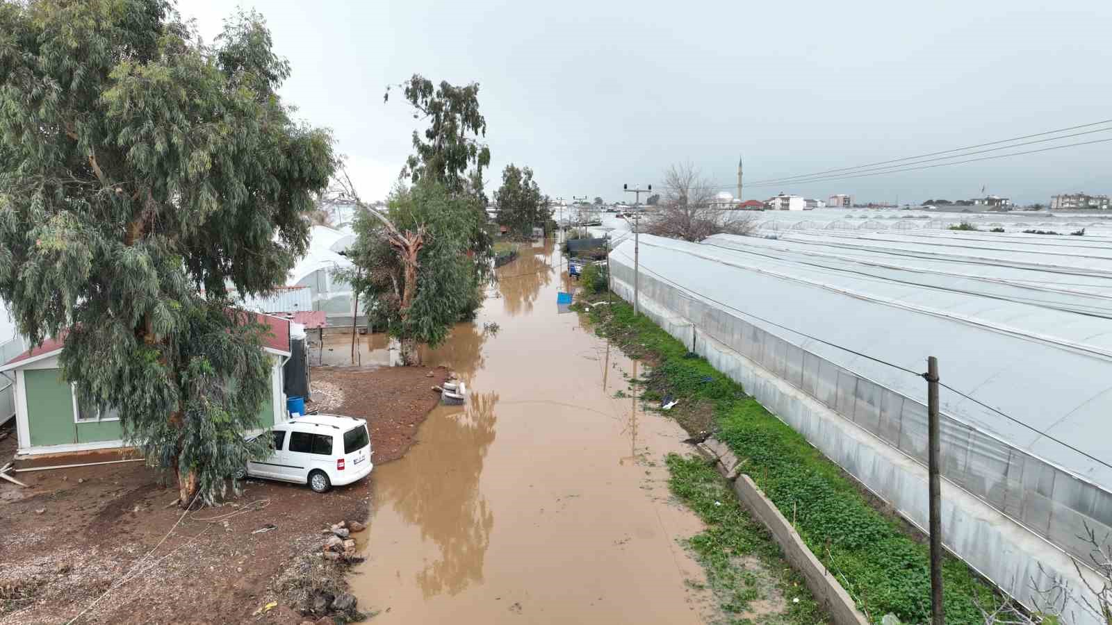 Büyükşehir, yağıştan etkilenen 3 ilçe için hasar tespit çalışması başlattı
Büyükşehir, yağıştan etkilenen 3 ilçe için hasar tespit çalışması başlattı