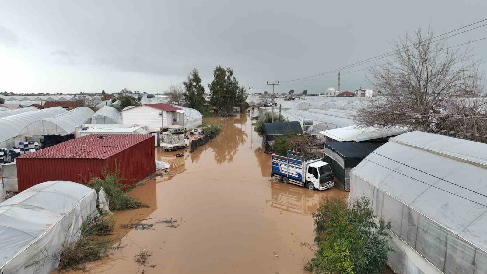 Büyükşehir, yağıştan etkilenen 3 ilçe için hasar tespit çalışması başlattı
Büyükşehir, yağıştan etkilenen 3 ilçe için hasar tespit çalışması başlattı