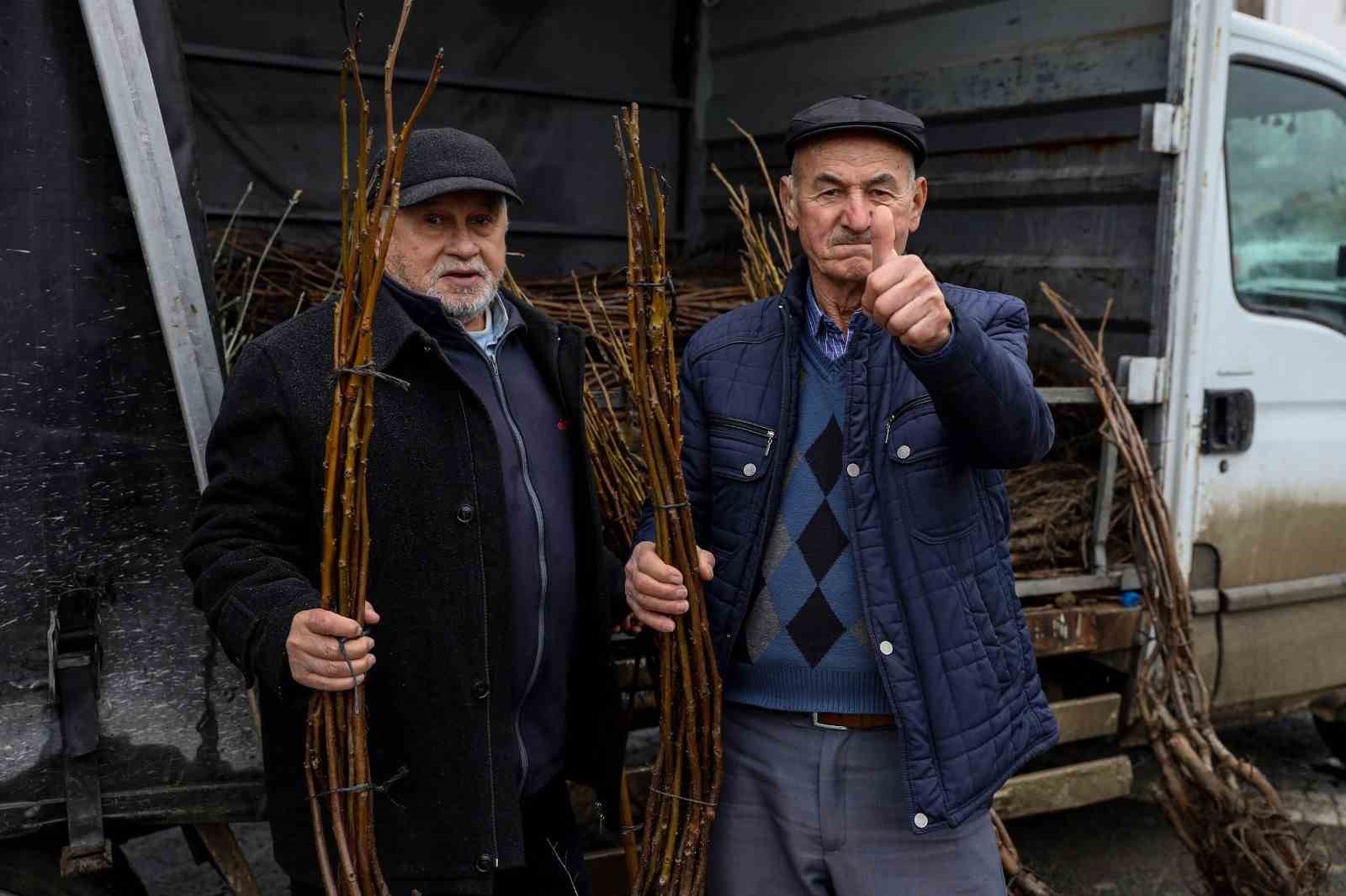 Büyükşehir’de üreticiye fidan ve tohum desteği
