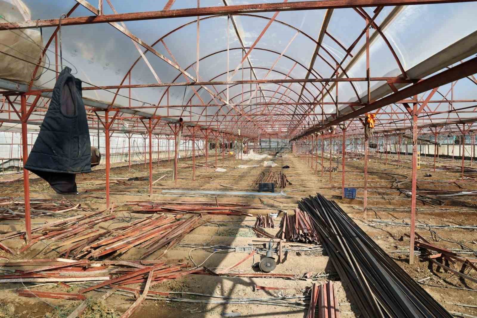 Büyükşehirden 121 çiftçiye 212 bin 400 metrekare sera naylonu desteği
