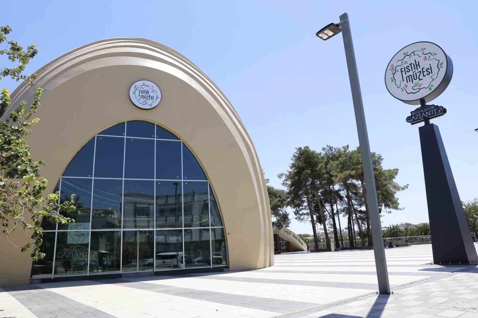 Büyükşehir’den 23 Nisan’da öğretmen ve öğrencilere anlamlı jest
