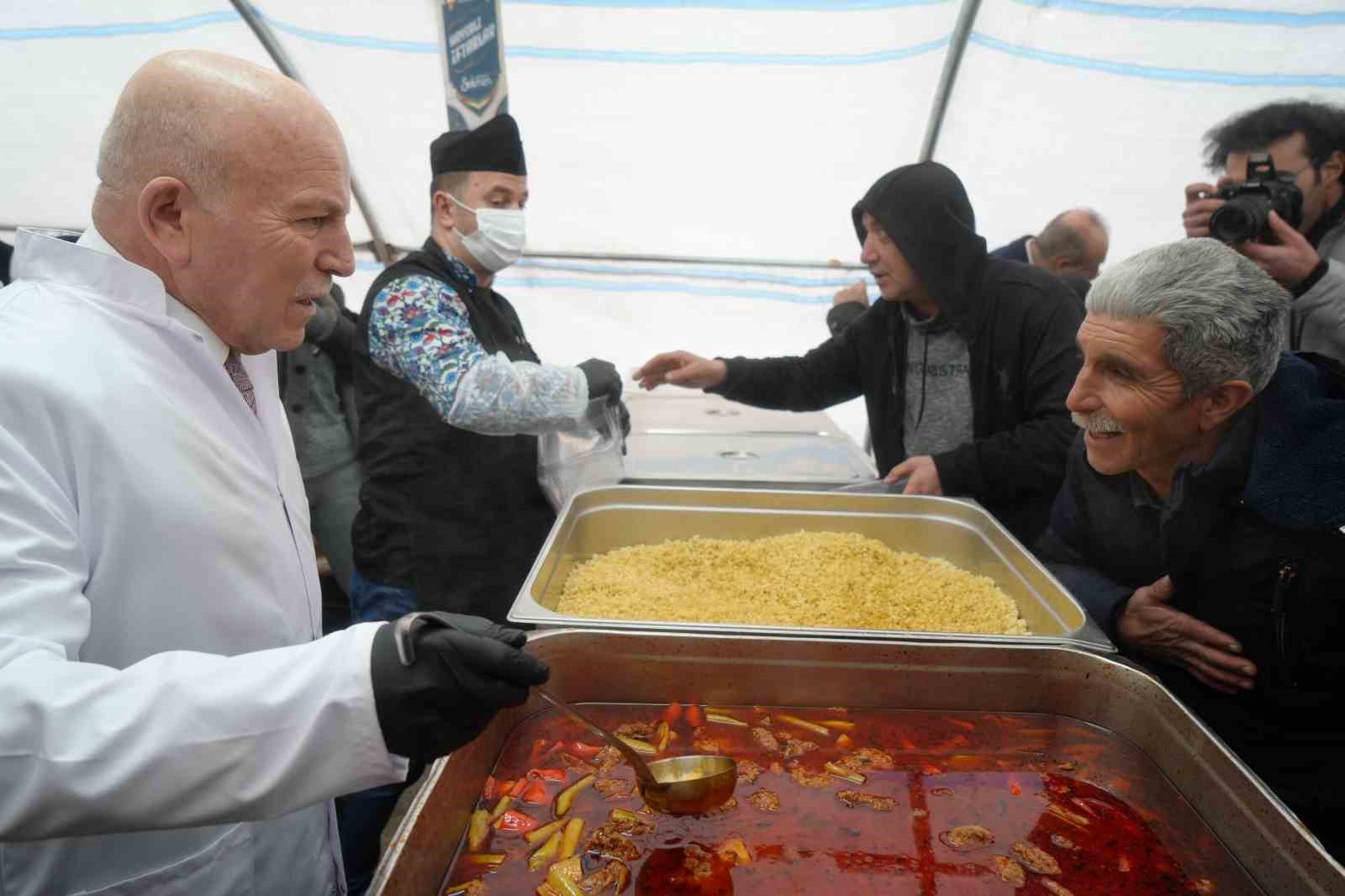 Büyükşehir’den 5 bin aileye Ramazan desteği
