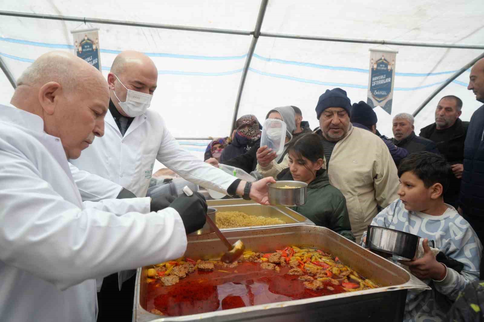 Büyükşehir’den 5 bin aileye Ramazan desteği
