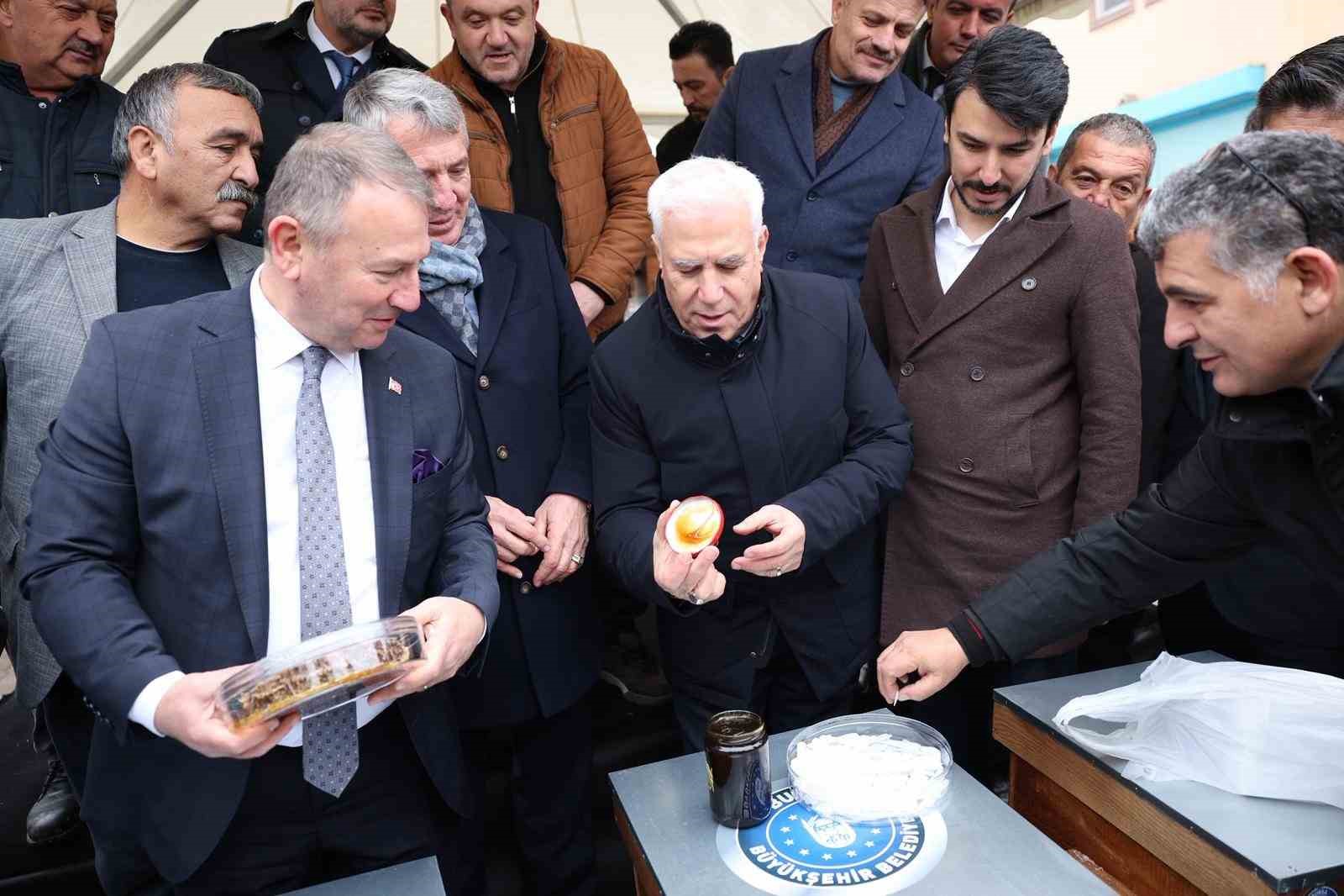 Büyükşehir’den dağ yöresine arı kovanı desteği
Büyükşehir’den dağ yöresine arı kovanı desteği