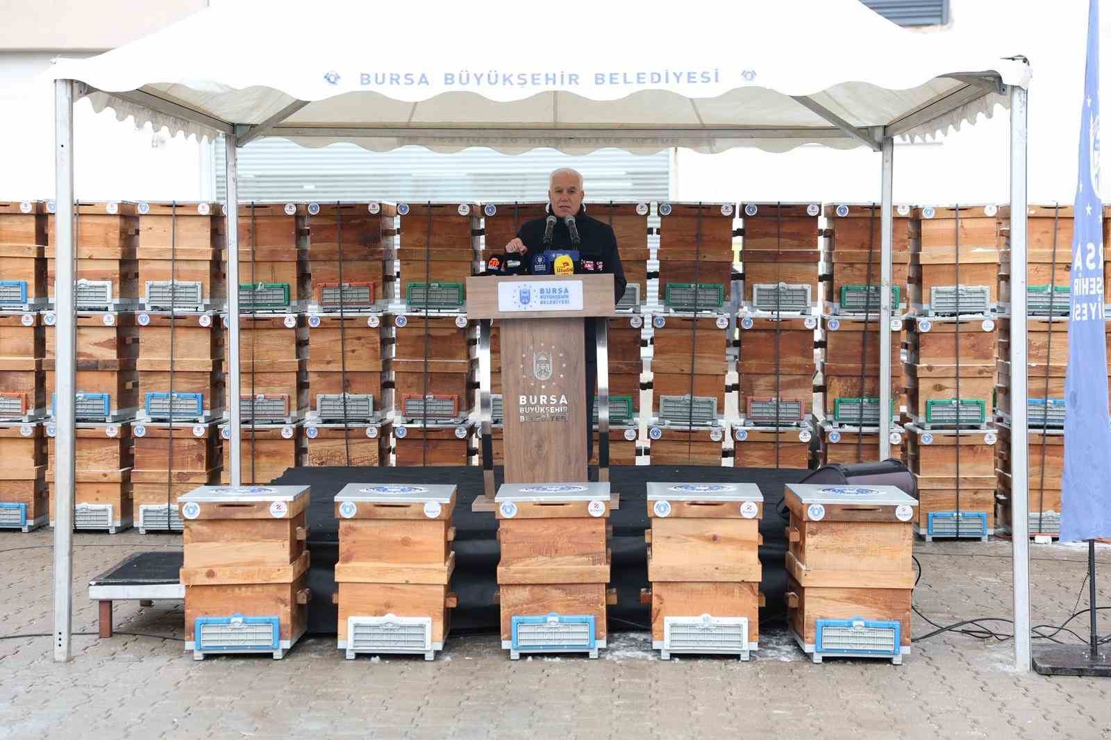 Büyükşehir’den dağ yöresine arı kovanı desteği
Büyükşehir’den dağ yöresine arı kovanı desteği