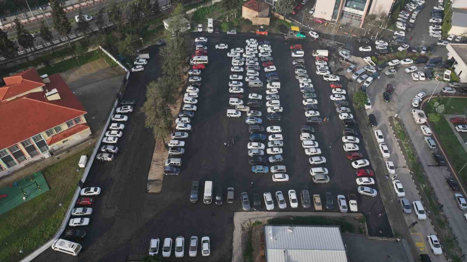 Büyükşehirden hastane otoparkına 2 bin ton sıcak asfalt
