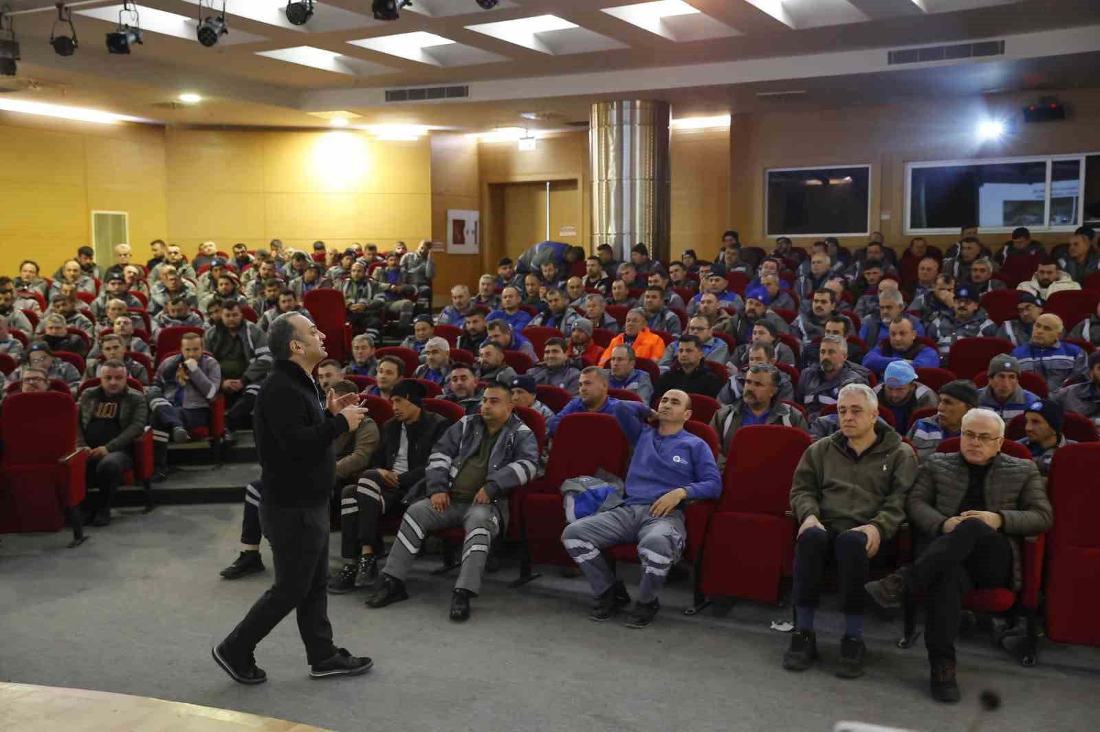 Büyükşehir’den ilaçlama personeline biyosidal ürün kullanımı eğitimi
Büyükşehir’den ilaçlama personeline biyosidal ürün kullanımı eğitimi