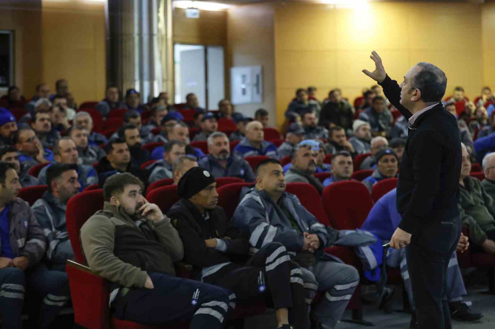 Büyükşehir’den ilaçlama personeline biyosidal ürün kullanımı eğitimi
Büyükşehir’den ilaçlama personeline biyosidal ürün kullanımı eğitimi