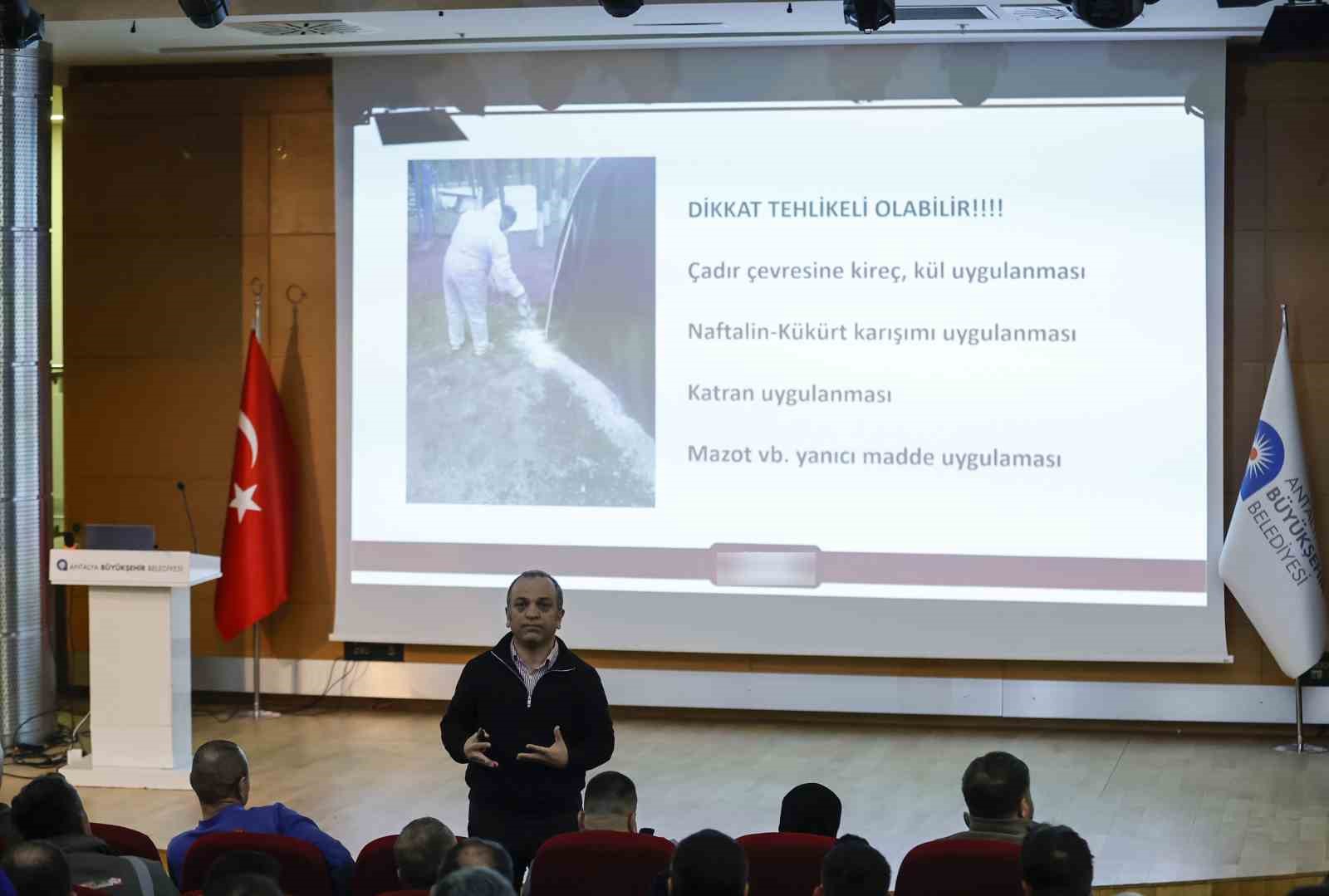 Büyükşehir’den ilaçlama personeline biyosidal ürün kullanımı eğitimi
Büyükşehir’den ilaçlama personeline biyosidal ürün kullanımı eğitimi