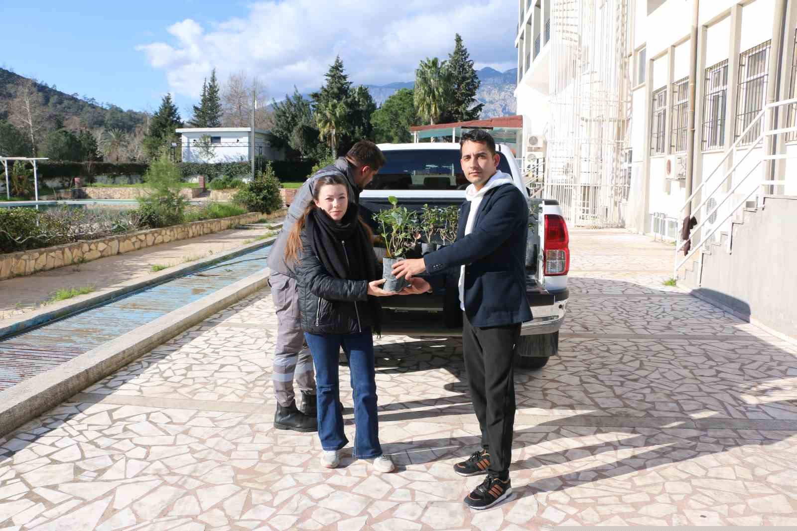 Büyükşehir’den Kemer’de peyzaj düzenlenesi
