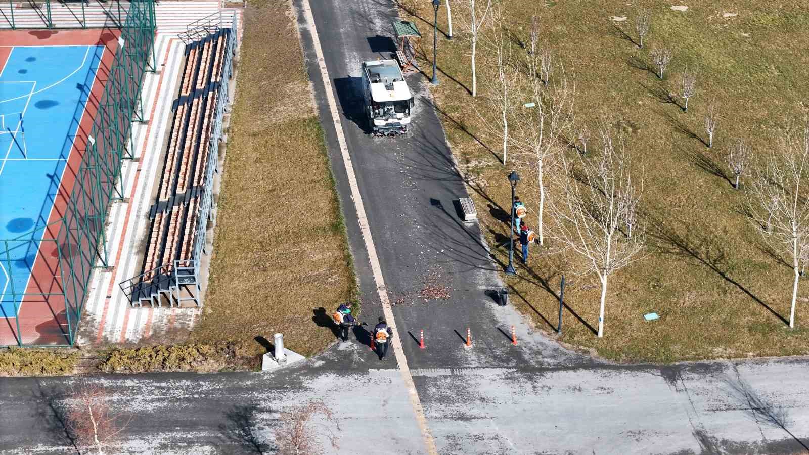 Büyükşehirden Recep Tayyip Erdoğan Millet Bahçesi’nde bakım, onarım ve temizlik seferberliği
