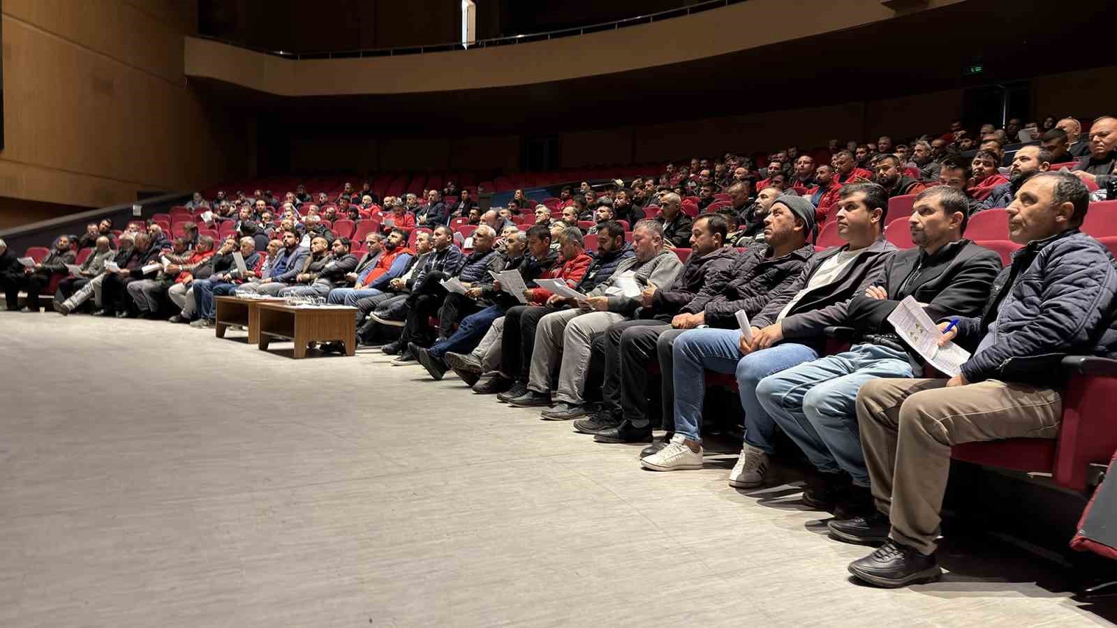 Büyükşehir’den saha personellerine iş sağlığı ve güvenliği eğitimi
